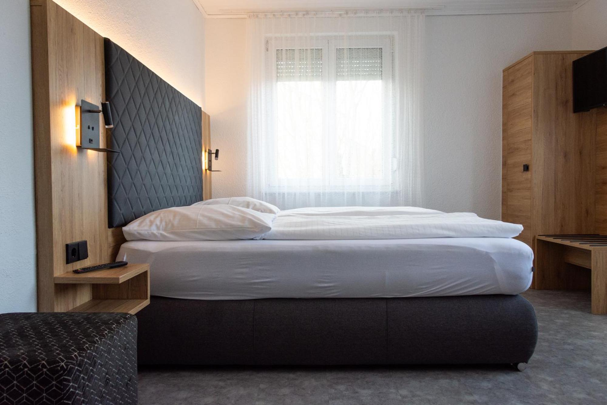 Hotel-Cocco-Bello In Der Villa Foret Λούντβιχσμπουργκ Εξωτερικό φωτογραφία